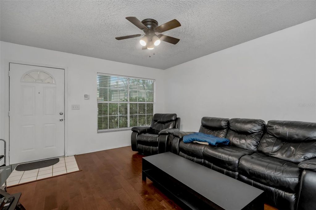 Image 8 of property listing at 2208 FLETCHERS POINT CIRCLE, Tampa, FL 33613