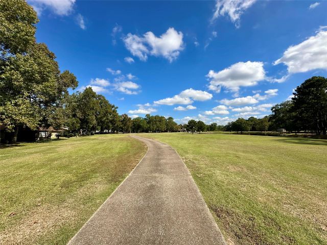 16048 Dunes Drive, Crosby, TX 77532