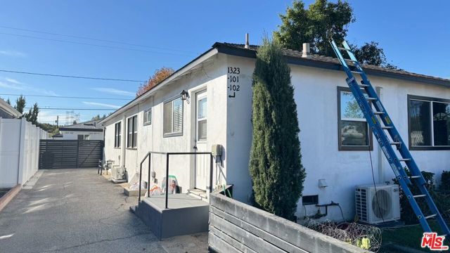1323 N Kenwood Street, Burbank, CA 91505