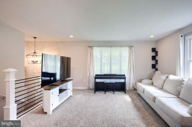 1624 HAAR RD, Spring Grove, PA 17362
