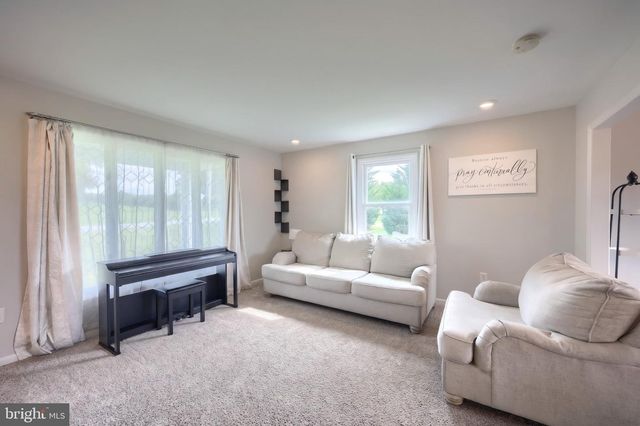 1624 HAAR RD, Spring Grove, PA 17362