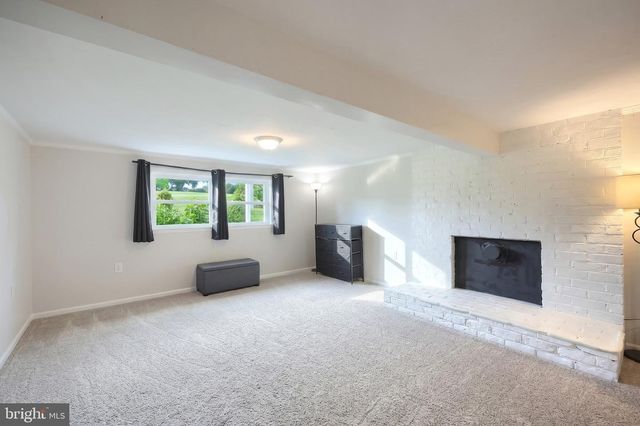 1624 HAAR RD, Spring Grove, PA 17362