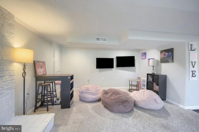 1624 HAAR RD, Spring Grove, PA 17362