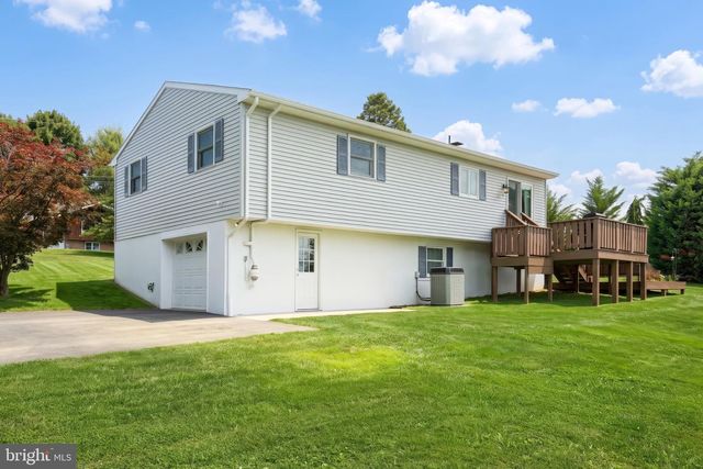 1624 HAAR RD, Spring Grove, PA 17362