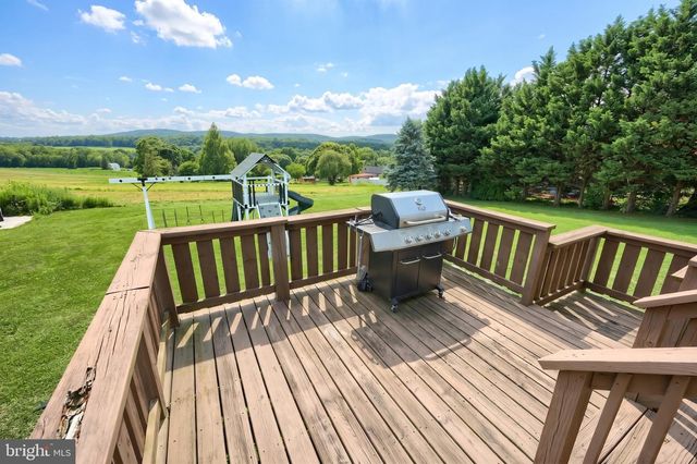 1624 HAAR RD, Spring Grove, PA 17362