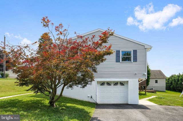 1624 HAAR RD, Spring Grove, PA 17362
