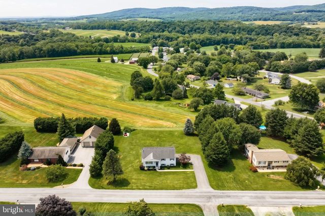 1624 HAAR RD, Spring Grove, PA 17362