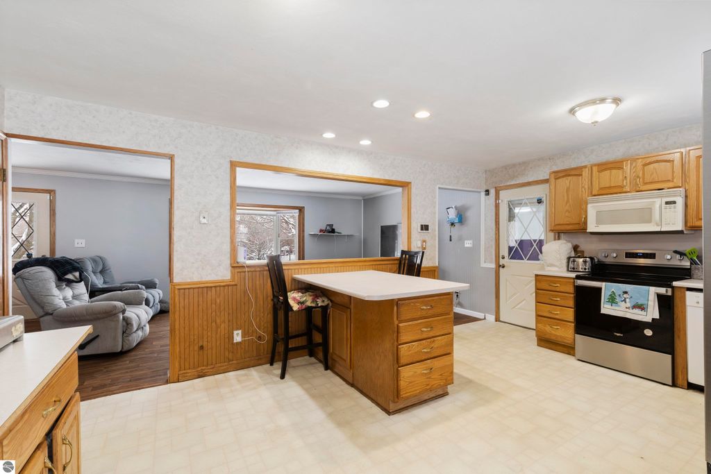 Image 11 of property listing at 16863 3rd Street, Copemish, MI 49625