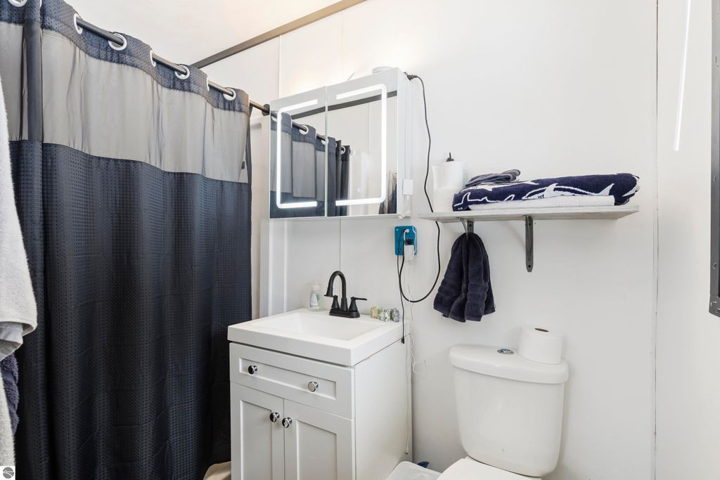 Image 16 of property listing at 16863 3rd Street, Copemish, MI 49625