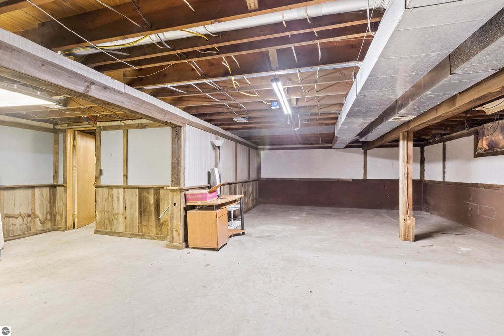 Image 25 of property listing at 16863 3rd Street, Copemish, MI 49625