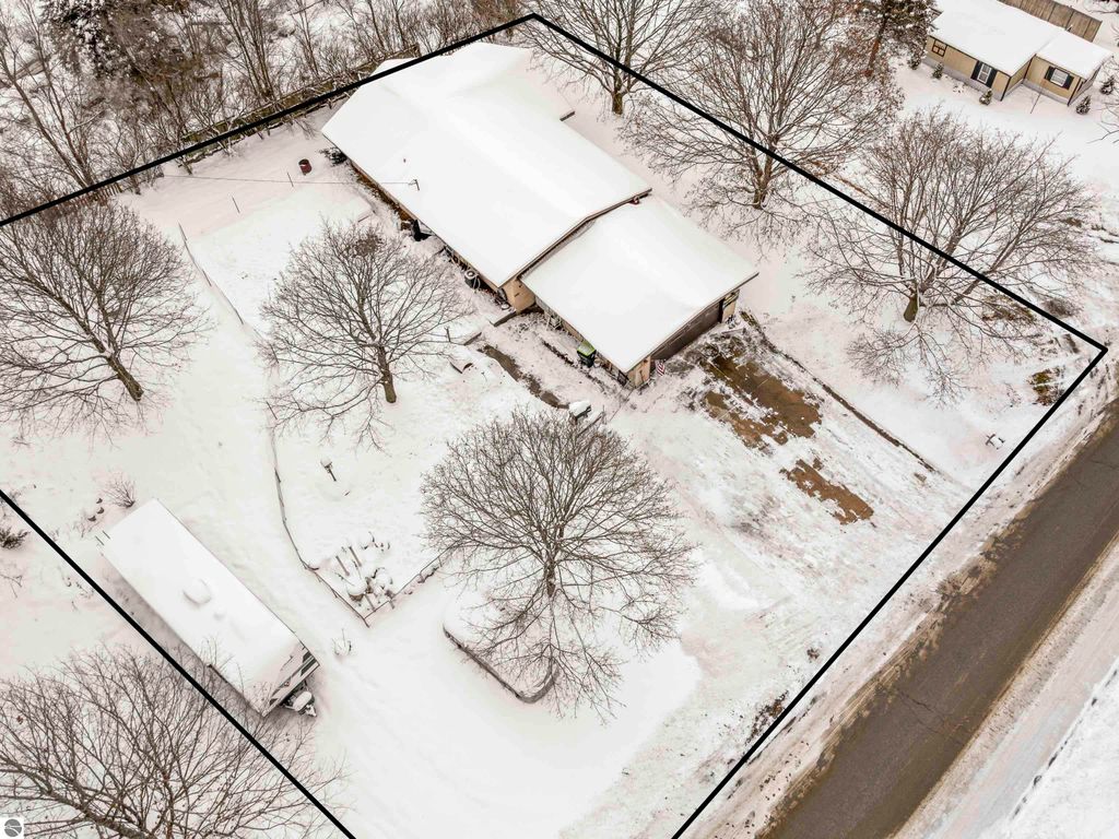 Image 3 of property listing at 16863 3rd Street, Copemish, MI 49625