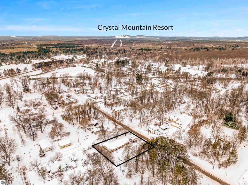 Image 4 of property listing at 16863 3rd Street, Copemish, MI 49625