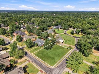 2 NW Robson Way, Bentonville, AR 72712