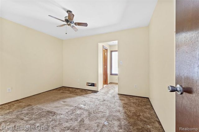 25556 Rusty Street, Taylor, MI 48180