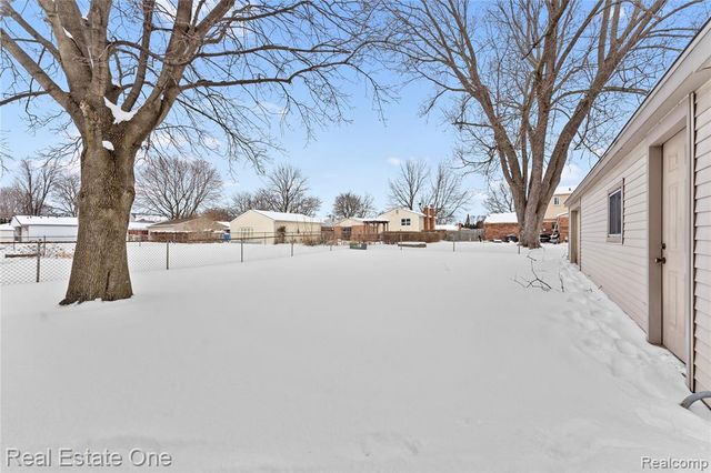 25556 Rusty Street, Taylor, MI 48180