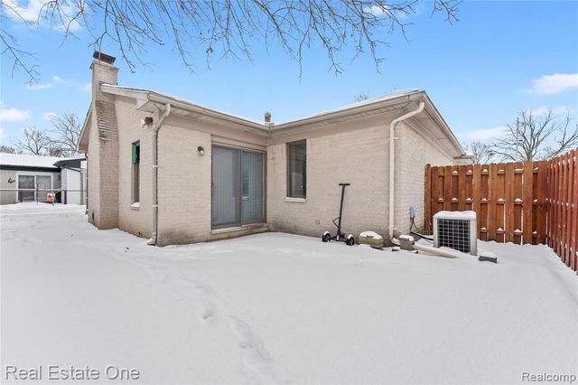 25556 Rusty Street, Taylor, MI 48180