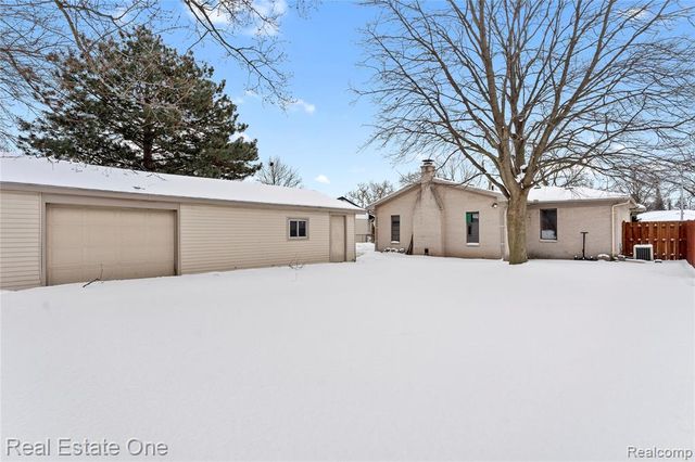 25556 Rusty Street, Taylor, MI 48180