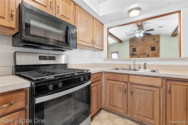 25556 Rusty Street, Taylor, MI 48180