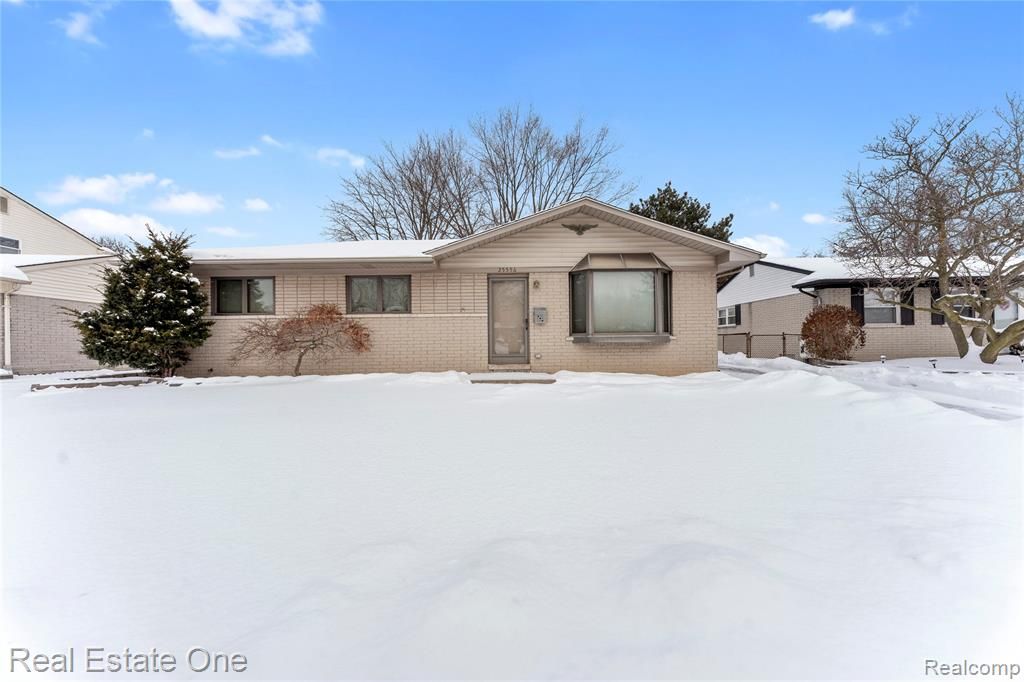 25556 Rusty Street, Taylor, MI 48180