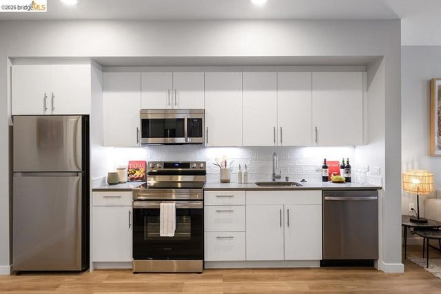 260 260 Brooklyn Basin Way 443, Oakland, CA 94606