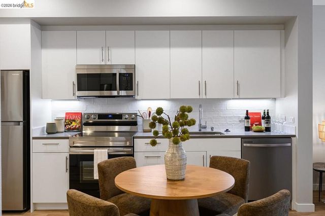 260 260 Brooklyn Basin Way 443, Oakland, CA 94606