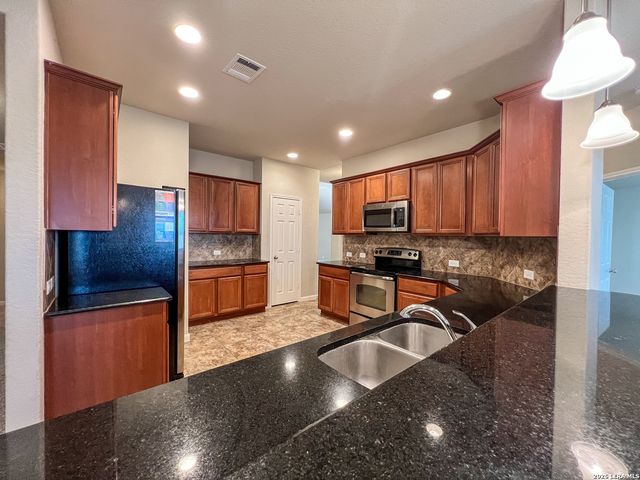 923 AVERY PKWY, New Braunfels, TX 78130