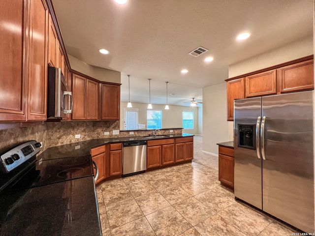 923 AVERY PKWY, New Braunfels, TX 78130