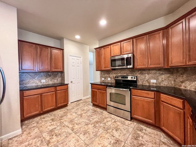 923 AVERY PKWY, New Braunfels, TX 78130