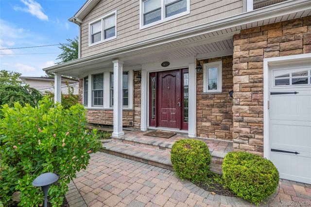 67 Reed Drive, Roslyn, NY 11576