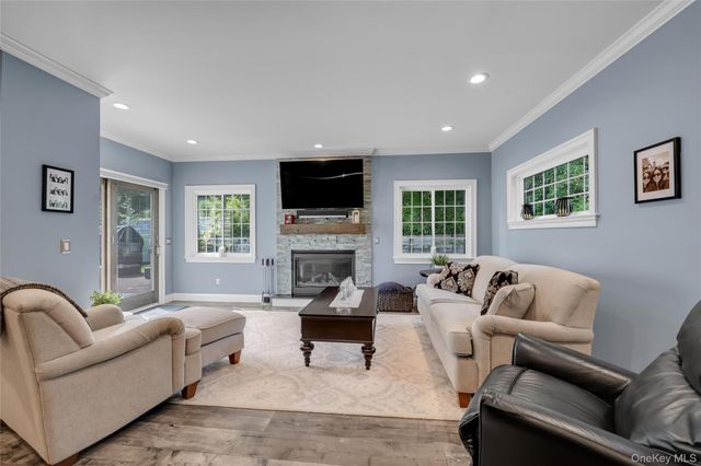 67 Reed Drive, Roslyn, NY 11576