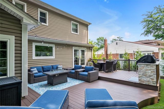 67 Reed Drive, Roslyn, NY 11576