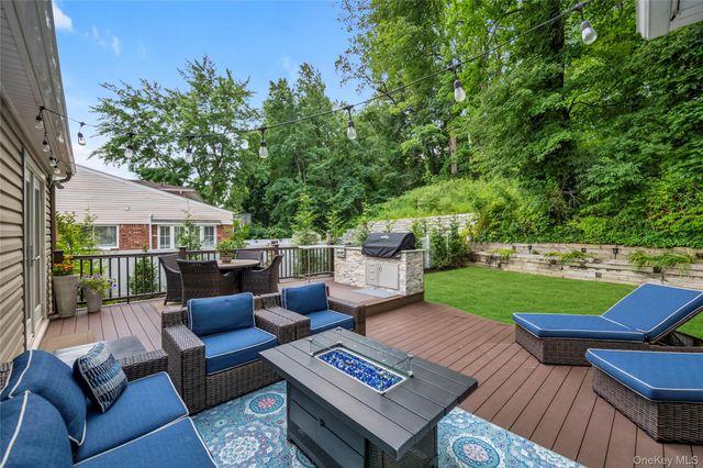 67 Reed Drive, Roslyn, NY 11576