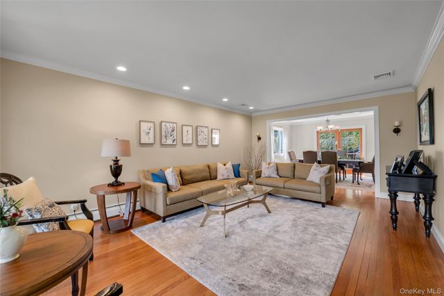 67 Reed Drive, Roslyn, NY 11576