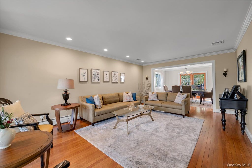 67 Reed Drive, Roslyn, NY 11576 — photo 4
