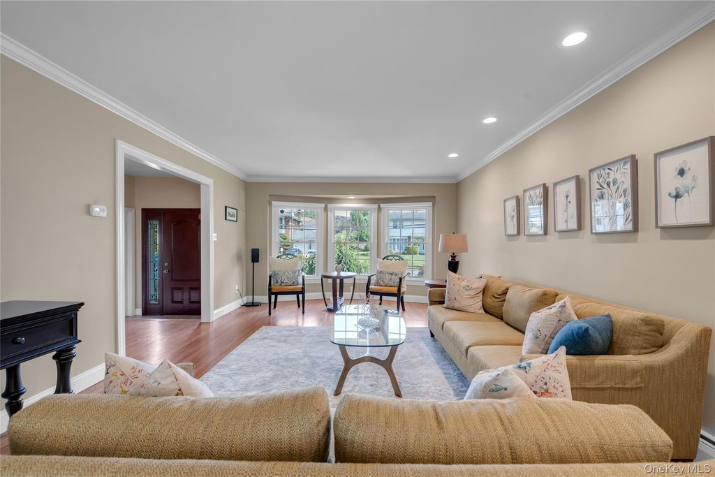 67 Reed Drive, Roslyn, NY 11576 — photo 5
