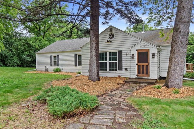 5920 S Racine AVENUE, New Berlin, WI 53146