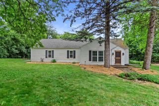 5920 S Racine AVENUE, New Berlin, WI 53146