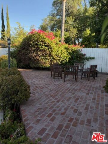 5833 Cahill Avenue, Los Angeles, CA 91356
