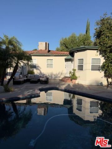 5833 Cahill Avenue, Los Angeles, CA 91356