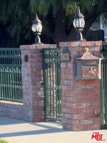 5833 Cahill Avenue, Los Angeles, CA 91356