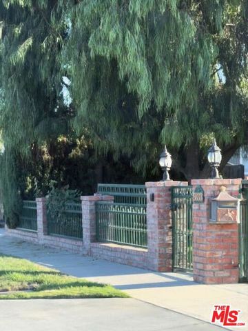 5833 Cahill Avenue, Los Angeles, CA 91356