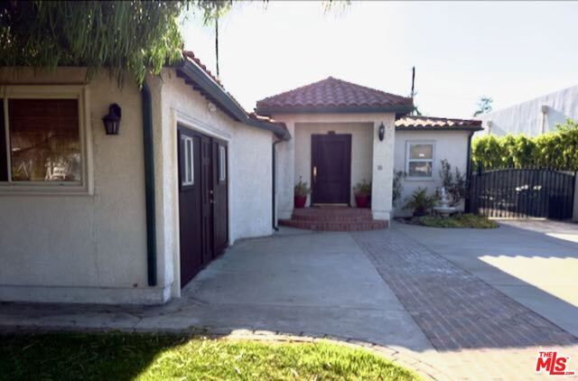 5833 Cahill Avenue, Los Angeles, CA 91356