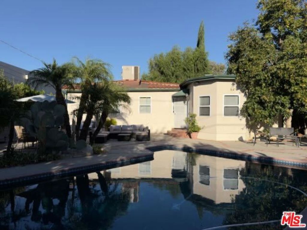 5833 Cahill Avenue, Los Angeles, CA 91356