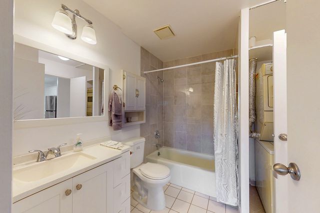 120 Lakeview Drive 110, Bloomingdale, IL 60108