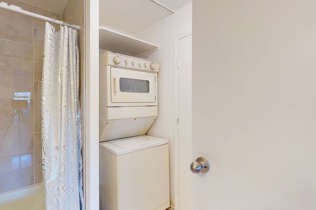 120 Lakeview Drive 110, Bloomingdale, IL 60108