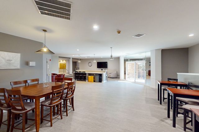 120 Lakeview Drive 110, Bloomingdale, IL 60108