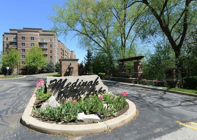 120 Lakeview Drive 110, Bloomingdale, IL 60108