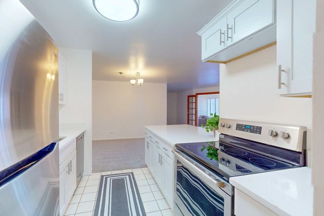 120 Lakeview Drive 110, Bloomingdale, IL 60108