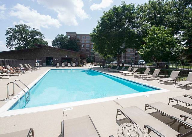 120 Lakeview Drive 110, Bloomingdale, IL 60108