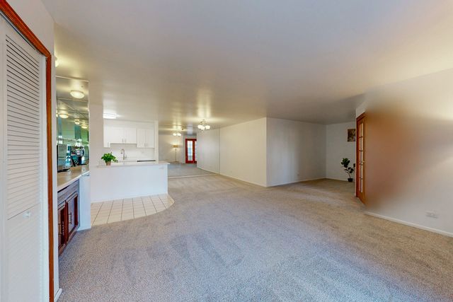 120 Lakeview Drive 110, Bloomingdale, IL 60108